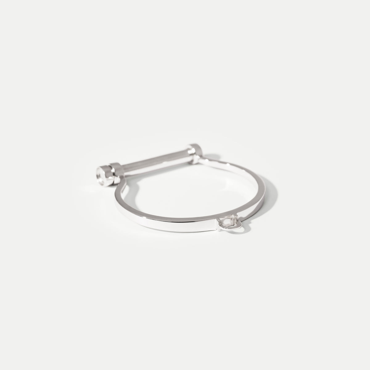 Single Shackle White Gold Bangle