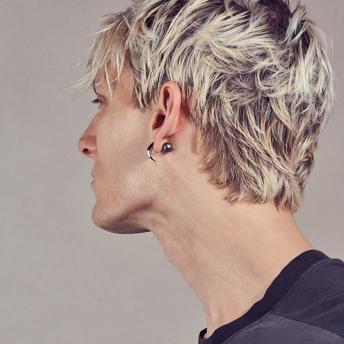 Stabbed White Gold Pearl Earring