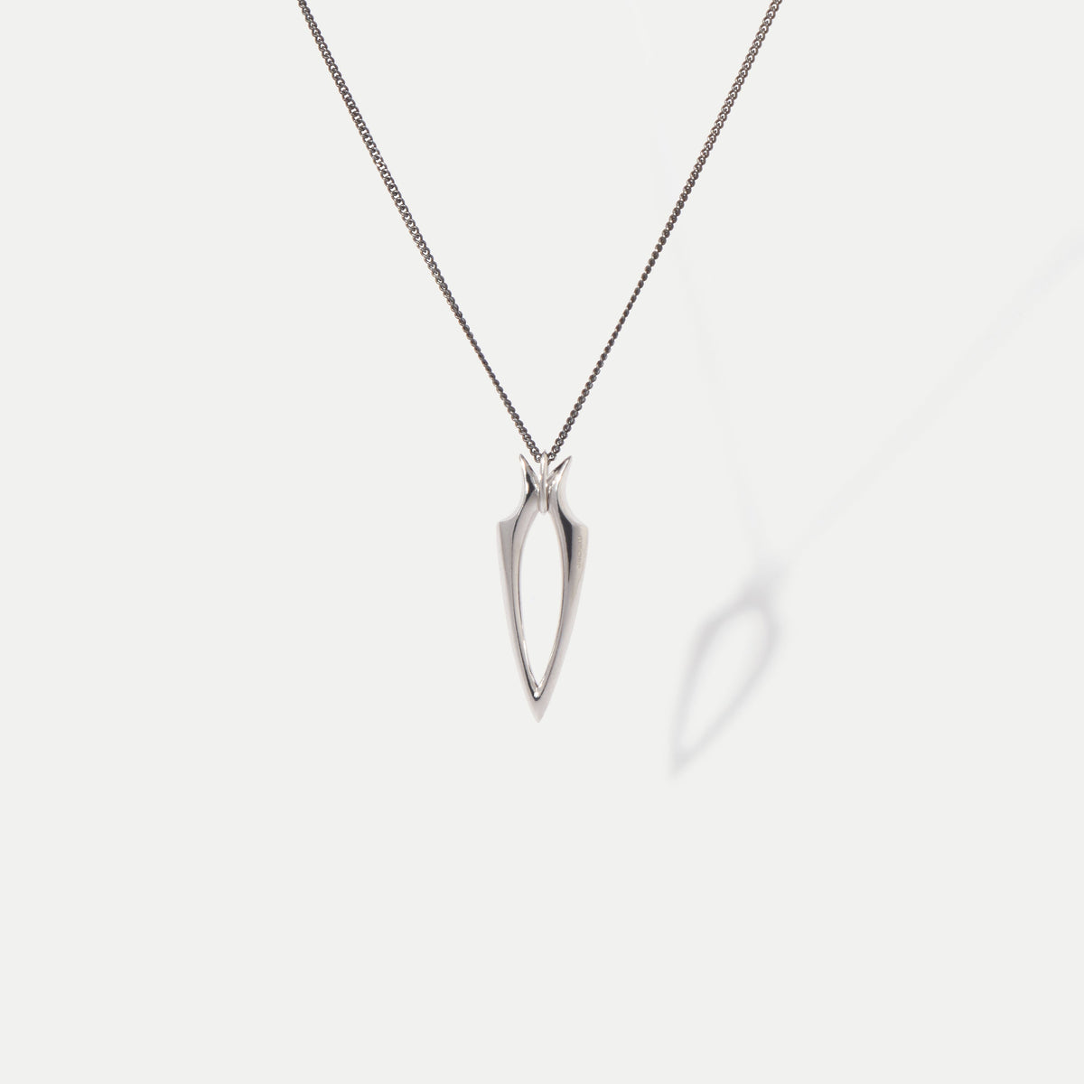 Stretched Spur White Gold Pendant
